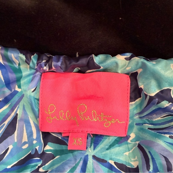 Lilly Pulitzer Velvet Down Puffer Vest Black Gold Buttons Size XS Print Lining - Picture 5 of 8